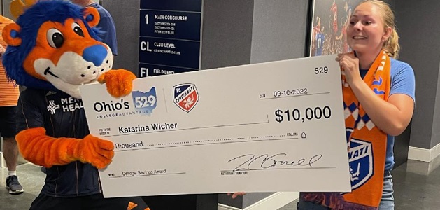 2022 FC Cincinnati Winner Katarina Wicher and Gary the Lion